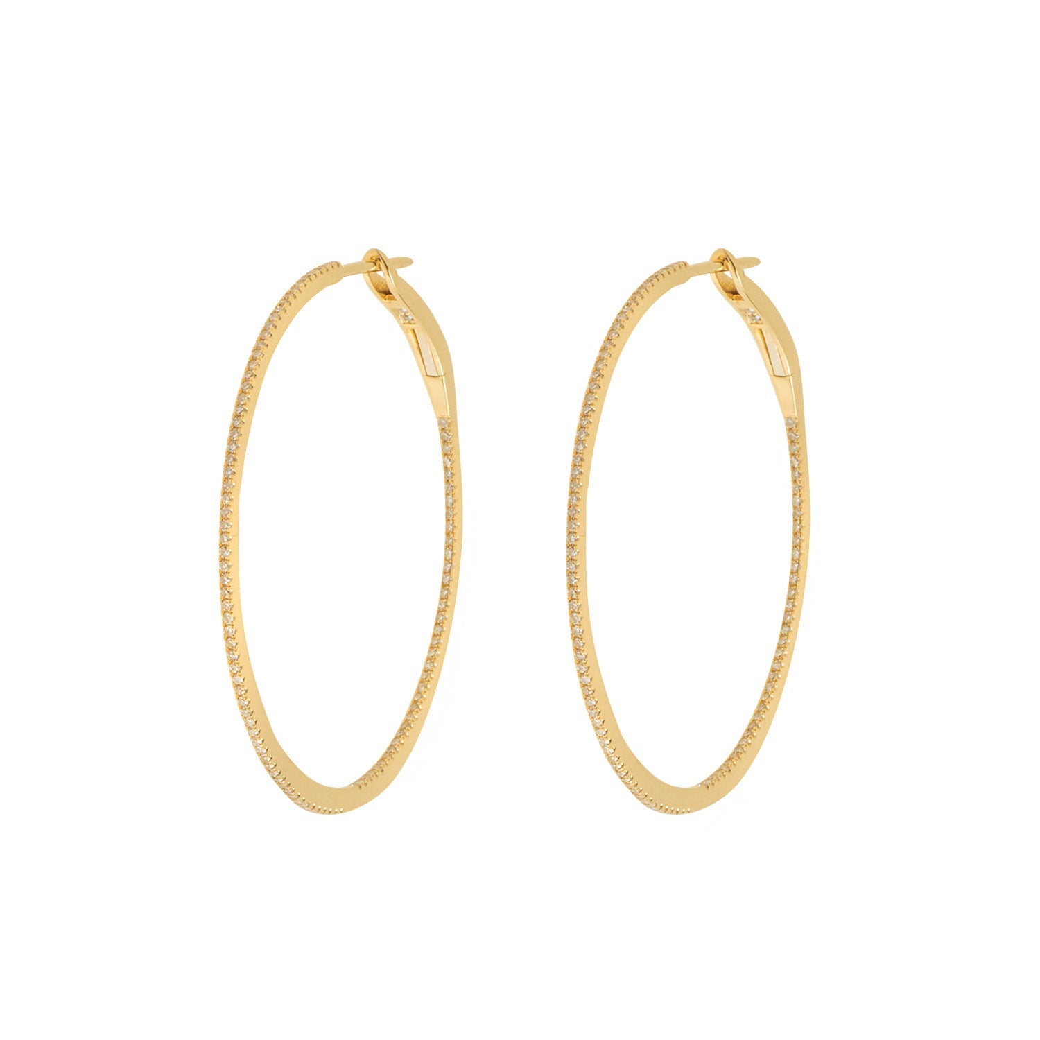 Diamond Hoop earrings. Hoop earrings. Gold hoop earrings. Gold and Diamond hoop earrings. Easy to wear hoops. Diamond hoops. Diamond earrings for gift. Χρυσοί κρίκοι. Διαμαντένιοι κρίκοι. Κρίκος με διαμάντια. Σκουλαρίκια κρίκοι. Σκουλαρίκι για δώρο. Fine jewelry. Anatol. Kifissia. Golden Hall. Athens.