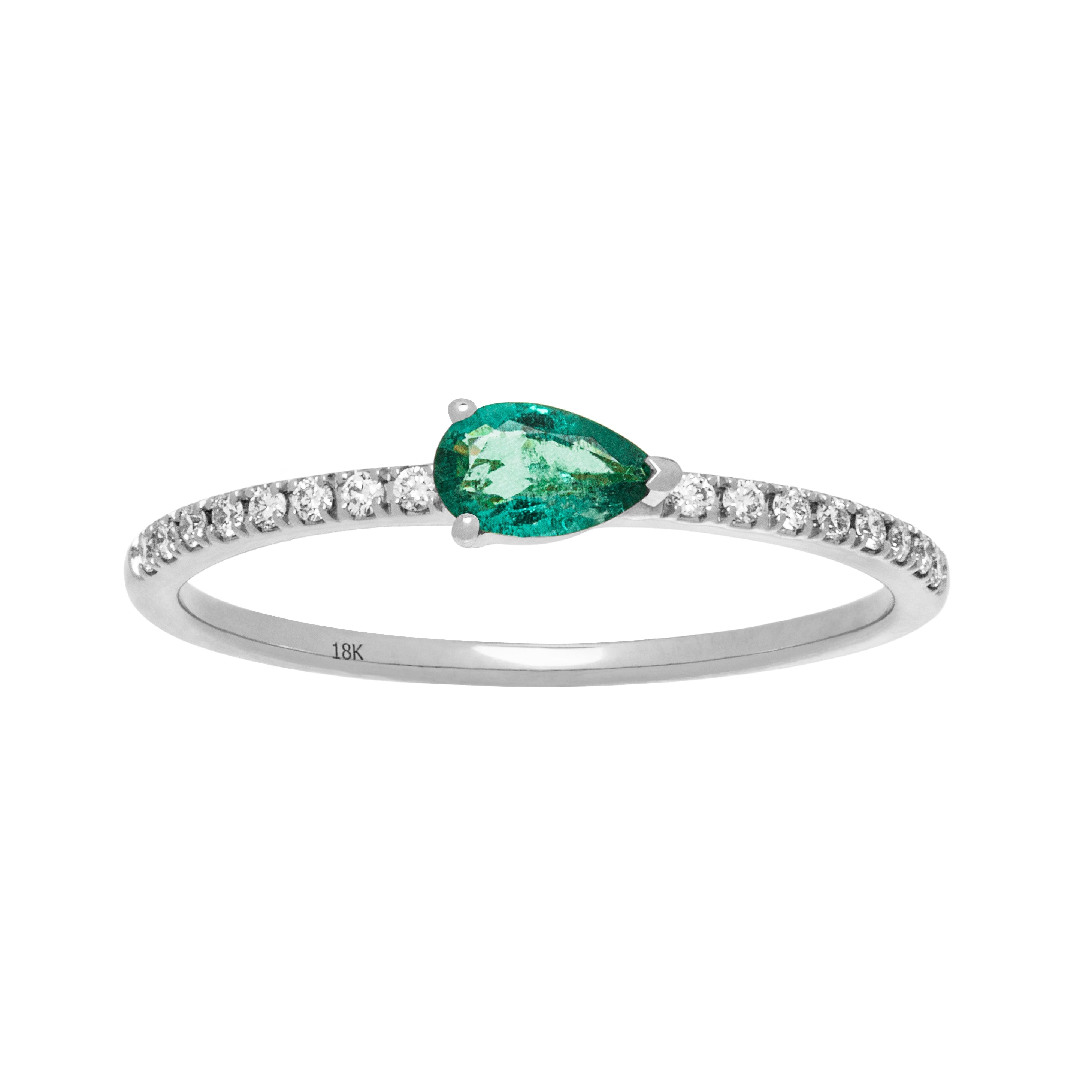 Emerald Ring. Diamond and emerald ring. Gift ring. Gold ring. Diamond ring. Precious stone ring. High end ring. Anatol jewelry. Fine jewelry. Golden Hall. Kifissia. Step cut ring. Vivid green emerald. Fine jewelry. Ring. Athens. Δαχτυλίδι με σμαράγδι. Σμαραγδένιο δαχτυλίδι. Δαχτυλίδι με σμαράγδι και μπριγιάν.